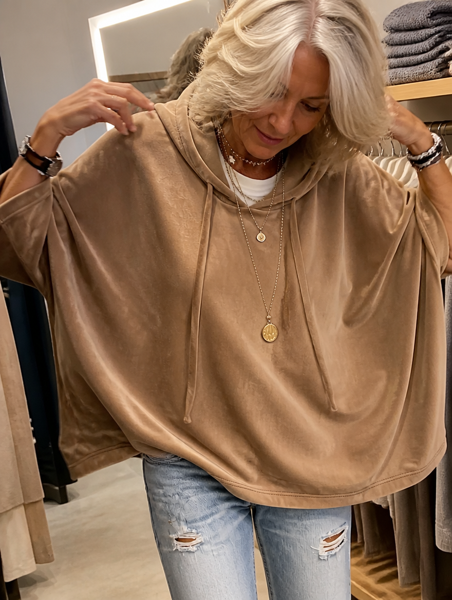 Lia | Velours poncho met capuchon